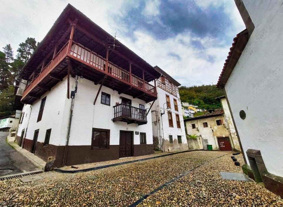 Apartamentos El Cascarin Cangas De Narcea Exterior foto